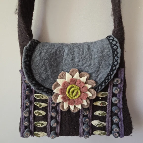 Rising Tide Handmade Nepal 100% Felted Wool Floral Boho Crossbody - Picture 2 of 13